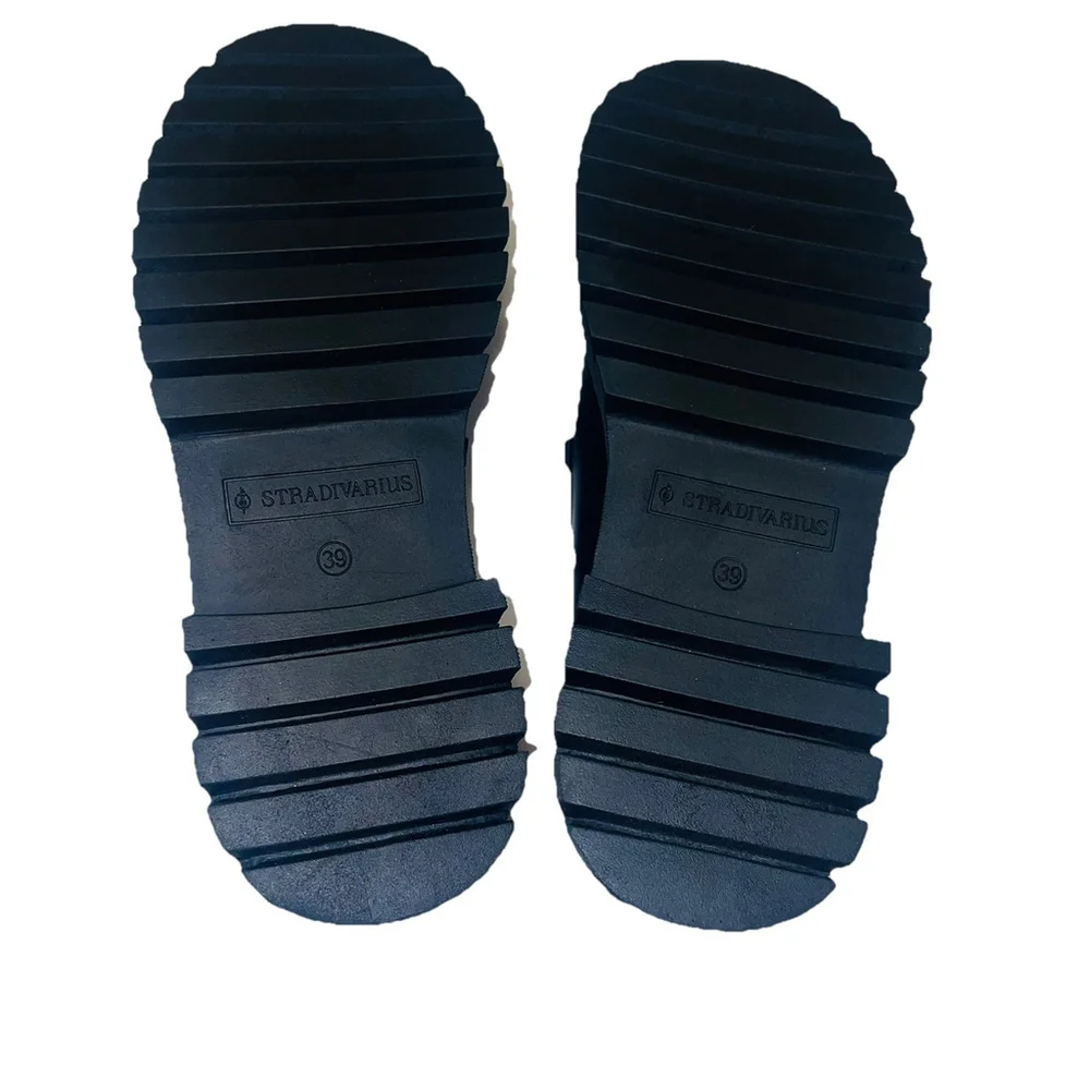 Stradivarius Chunky Lug Sole Loafers Black Gold Chain Platform EU 39/ US 8.5 - Picture 7 of 9